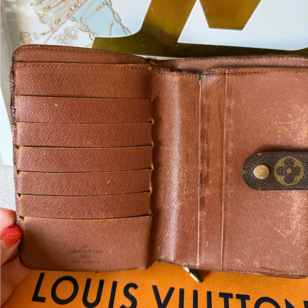 Louis Vuitton Vintage Monogram Zippy Wallet - Picture 16 of 16